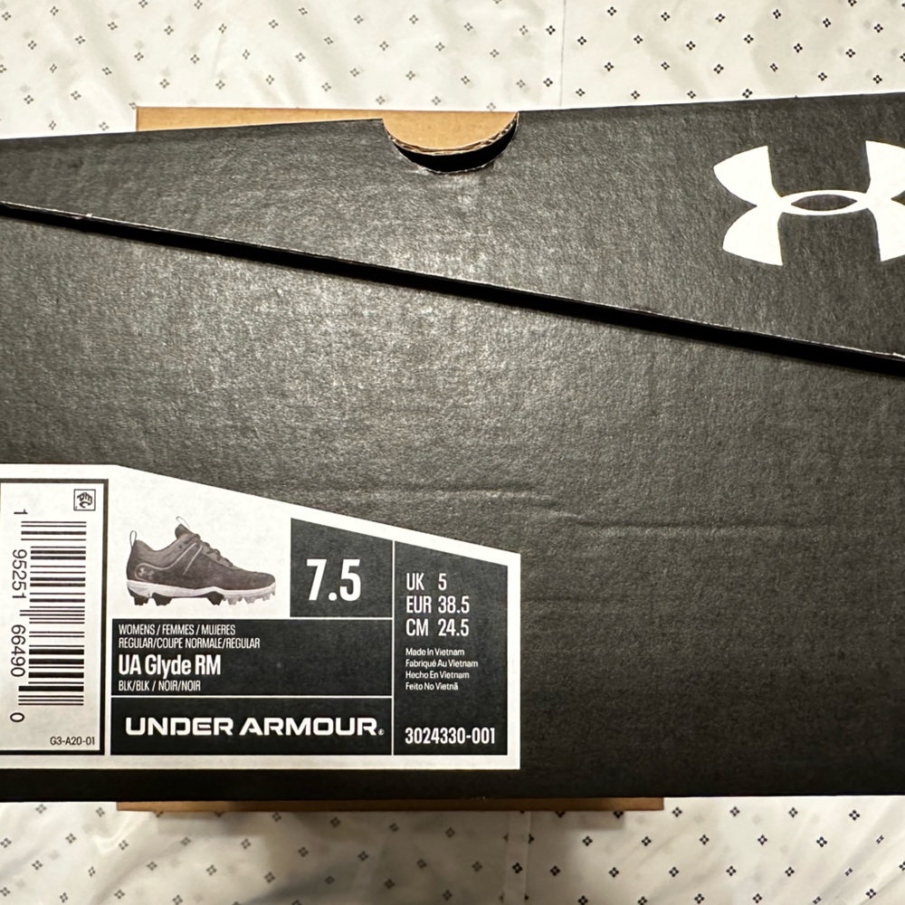 Like new black size 7.5 women’s under armour softball shoes